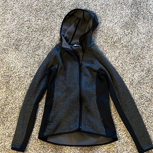 The North Face Angled Zip Lightweight Jacket!